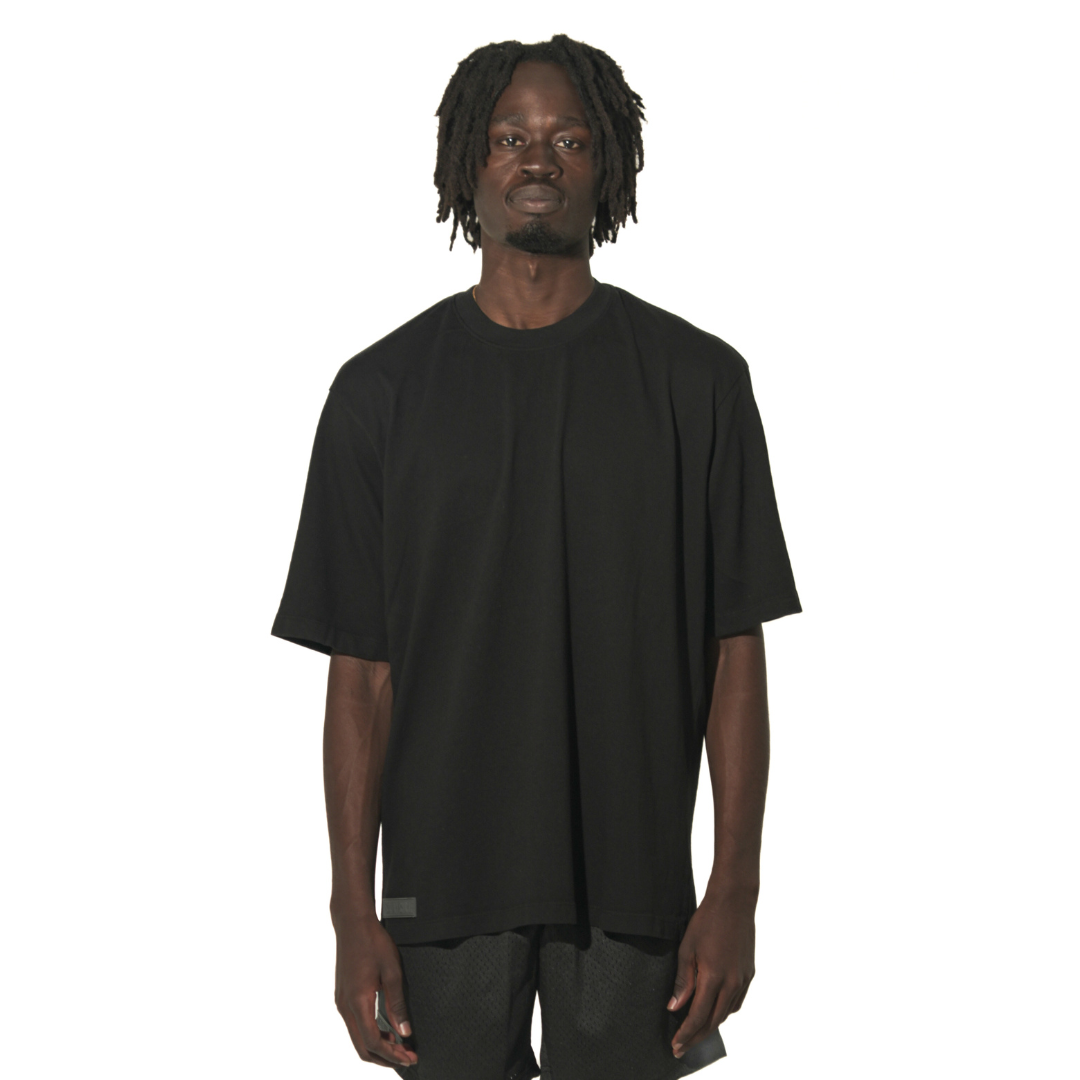 BASICS 2.0 - BLACK STAPLE TEE