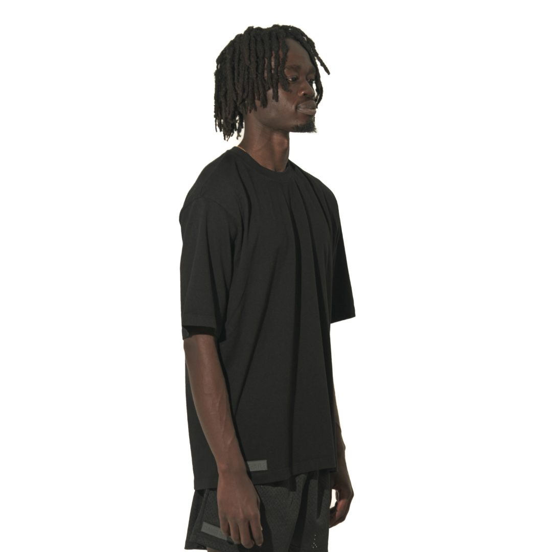 BASICS 2.0 - BLACK STAPLE TEE