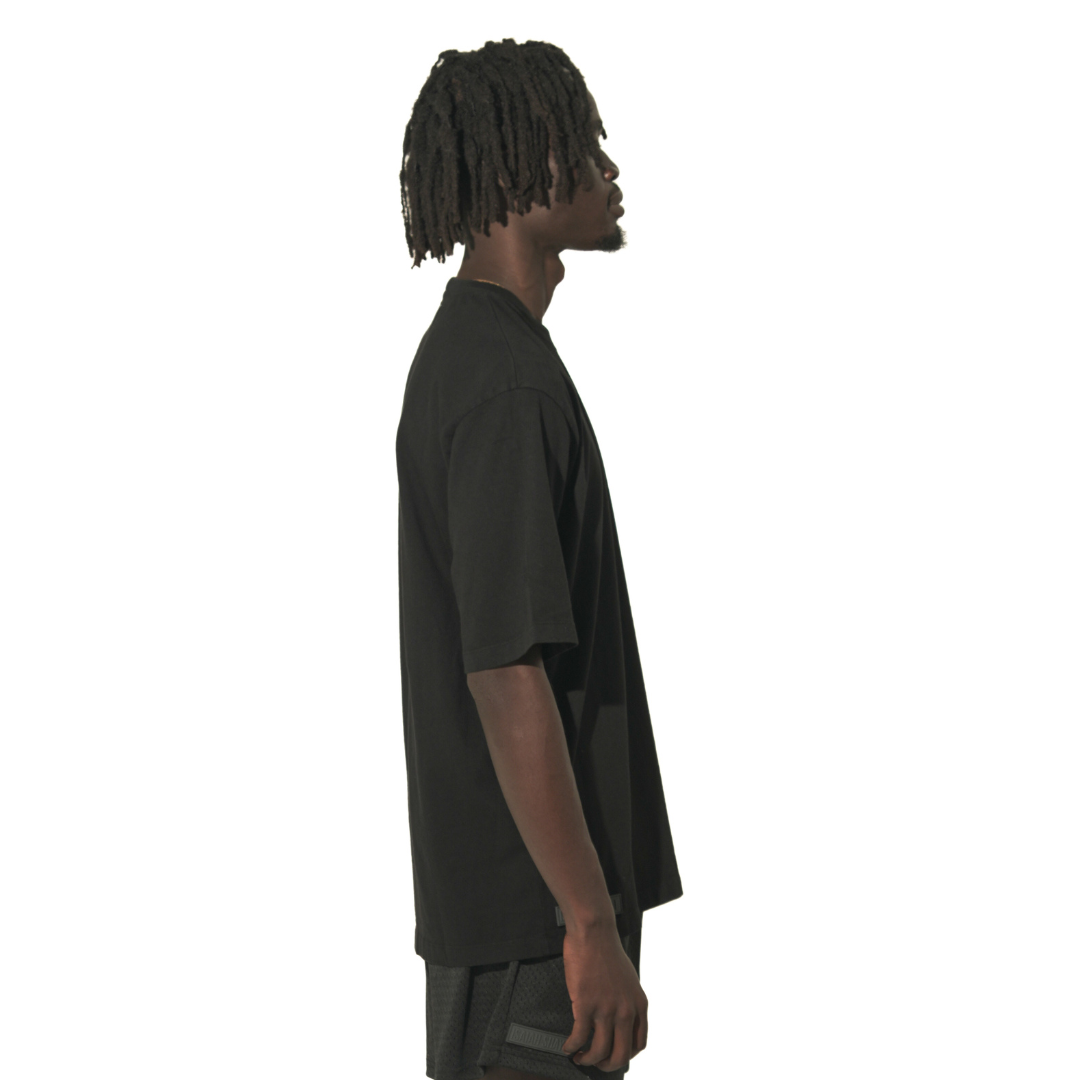 BASICS 2.0 - BLACK STAPLE TEE